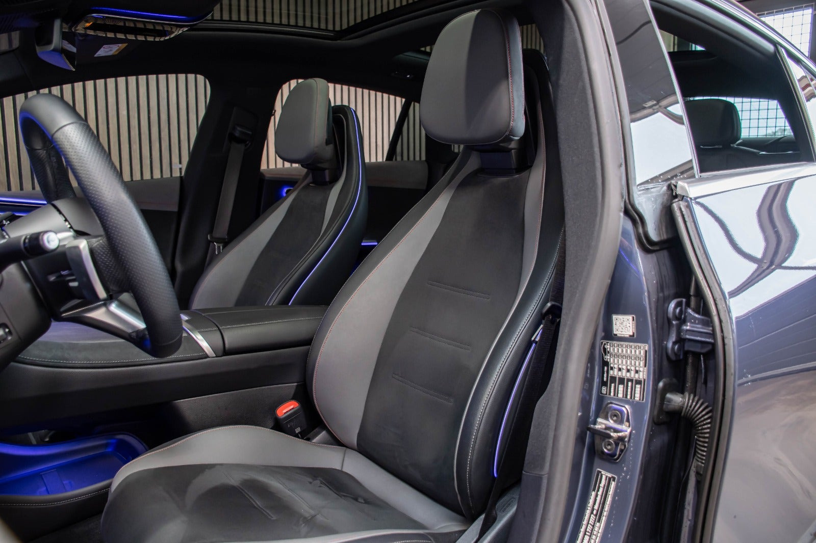 Blå Mercedes EQE350+ fra 2025