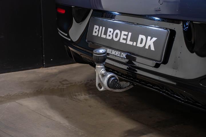 Blå Mercedes EQE350+ fra 2025