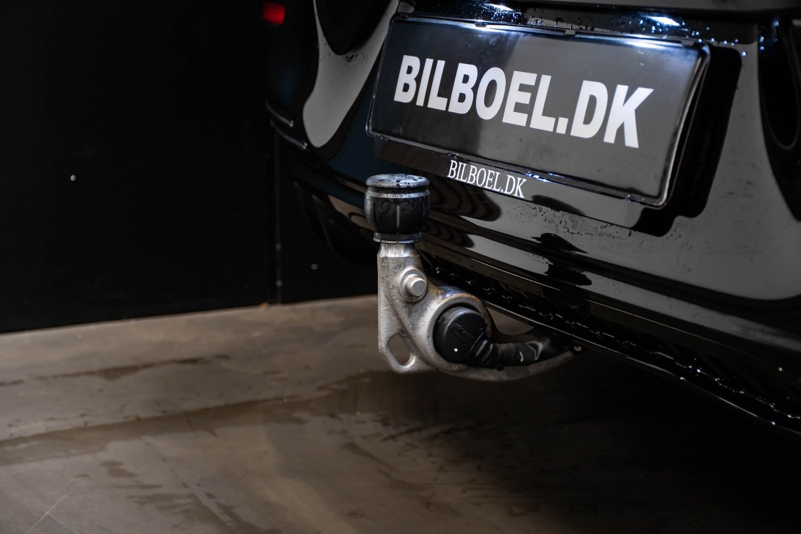 Sort Mercedes EQE350+ fra 2025