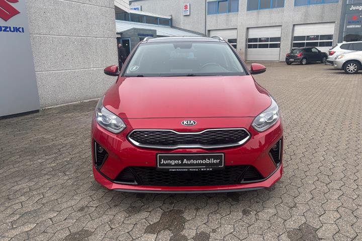 Rød Kia Ceed fra 2021