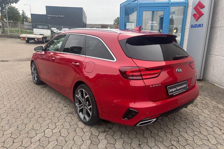 Rød Kia Ceed fra 2021
