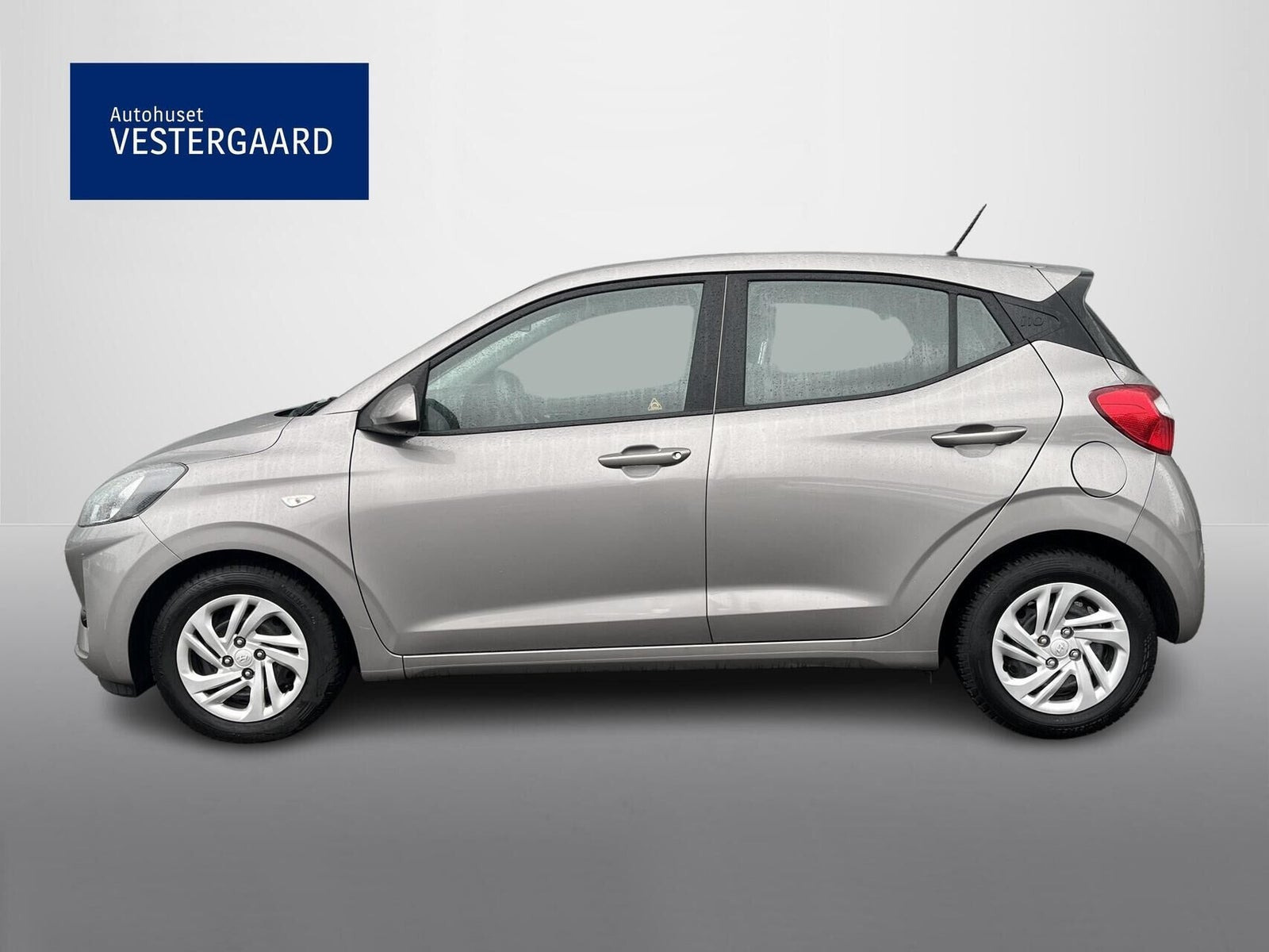 Grå Hyundai i10 fra 2022