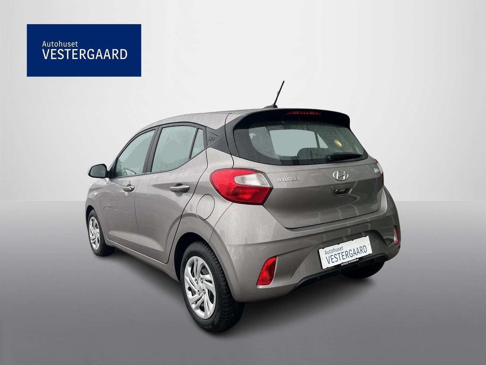 Grå Hyundai i10 fra 2022