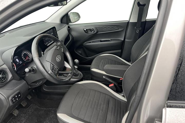 Grå Hyundai i10 fra 2022