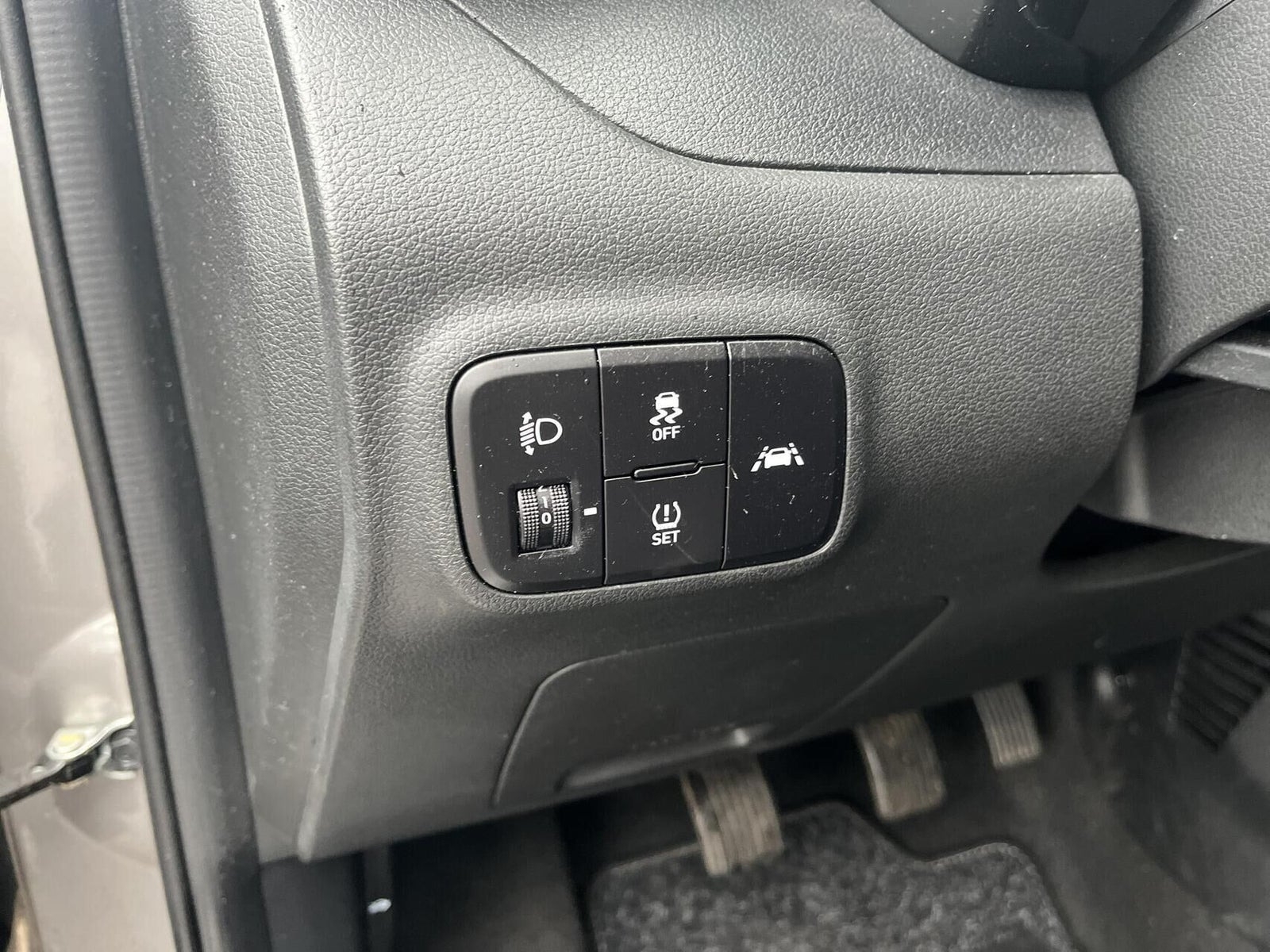 Grå Hyundai i10 fra 2022
