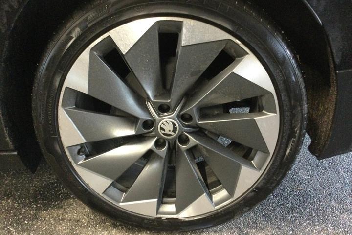 Sort Skoda Enyaq fra 2021