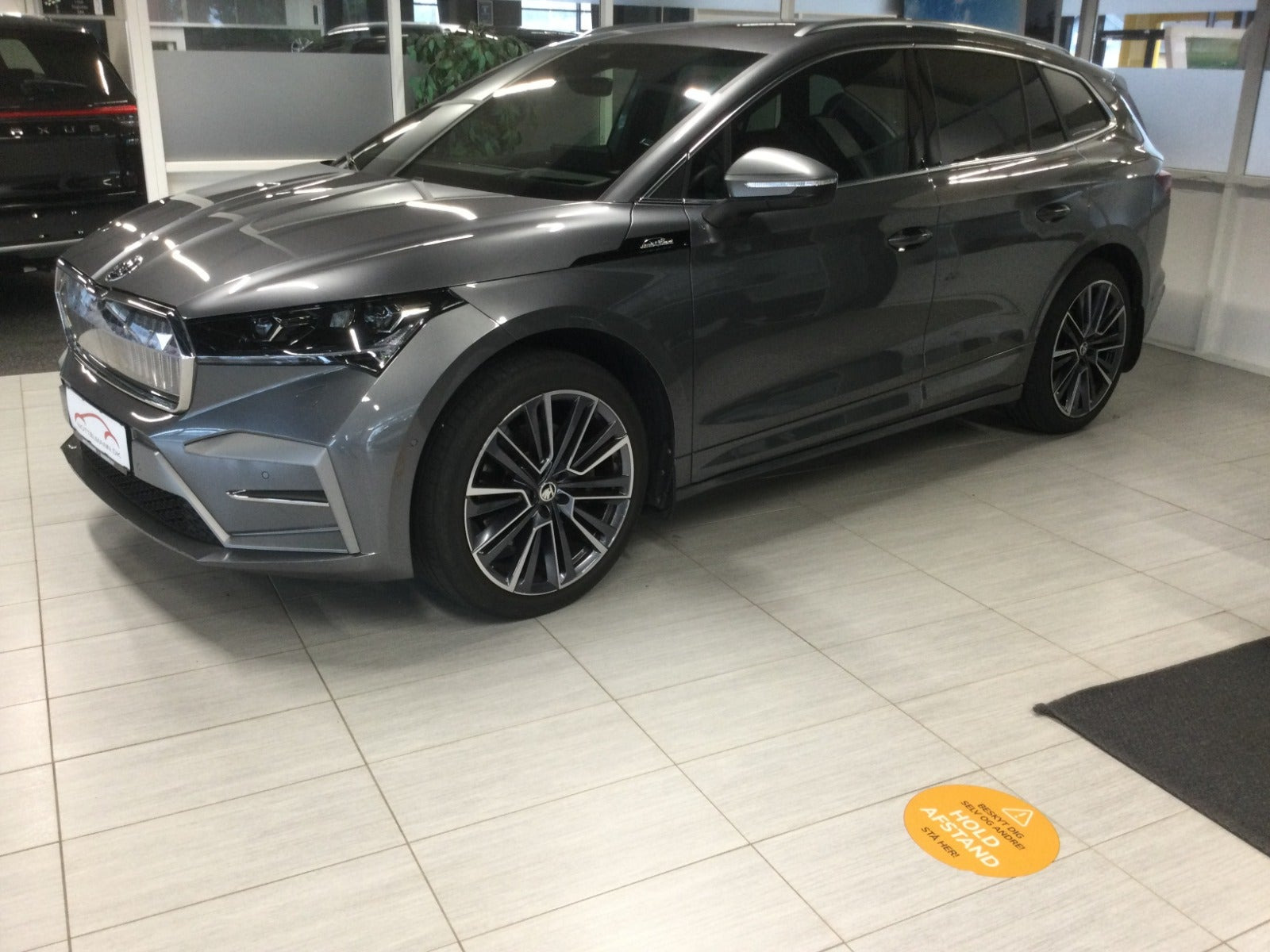 Grå Skoda Enyaq fra 2025
