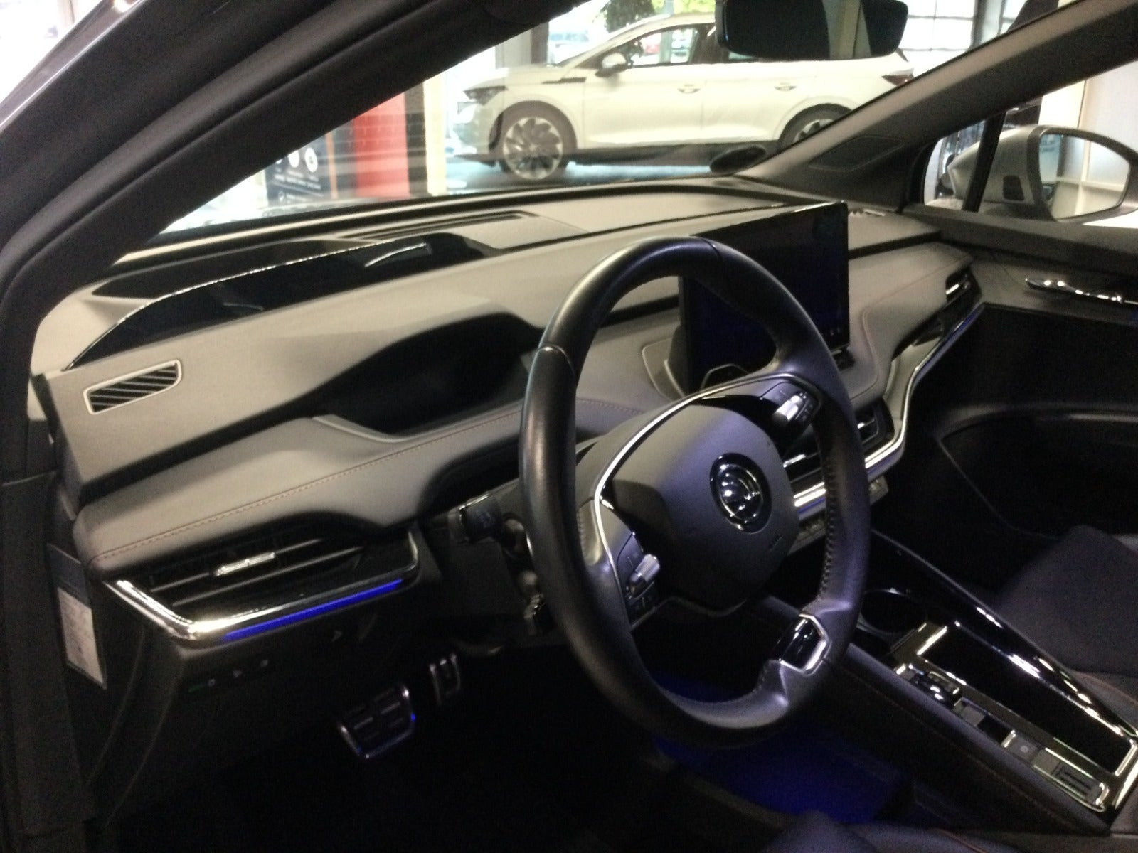 Grå Skoda Enyaq fra 2025