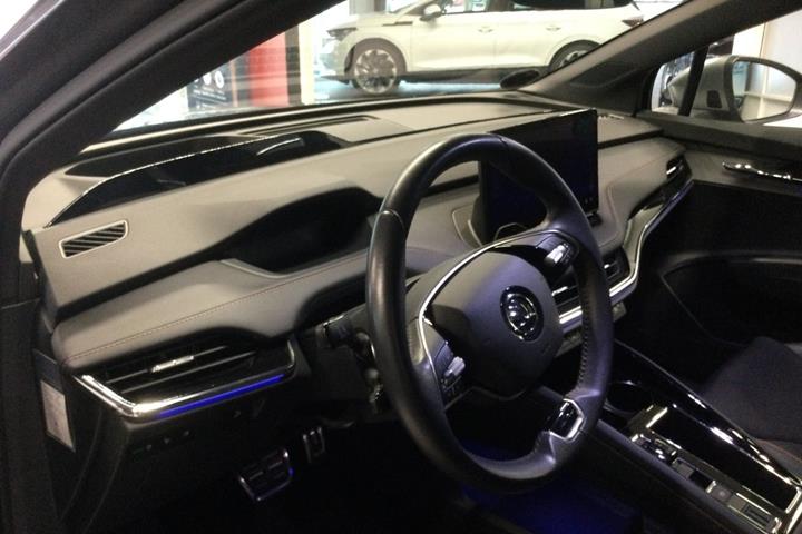 Grå Skoda Enyaq fra 2025