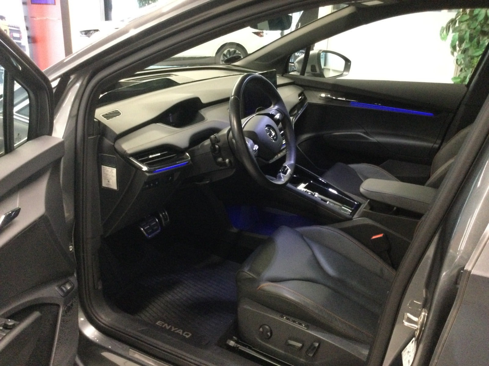 Grå Skoda Enyaq fra 2025