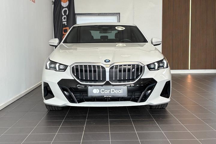 Hvid BMW i5 fra 2025