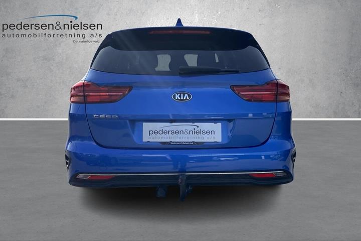 Blå Kia Ceed fra 2021