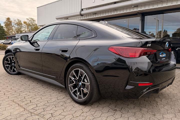 Sort BMW i4 fra 2025