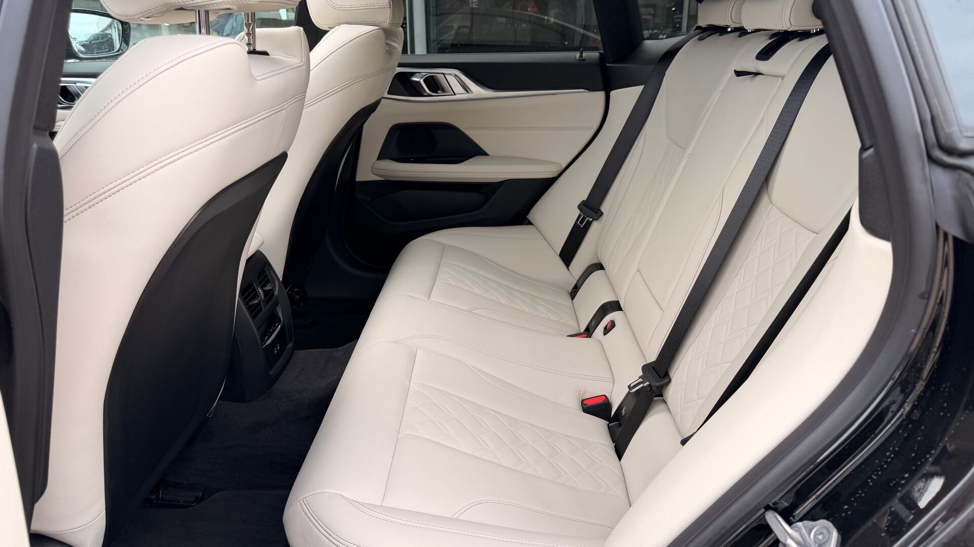 Sort BMW i4 fra 2025