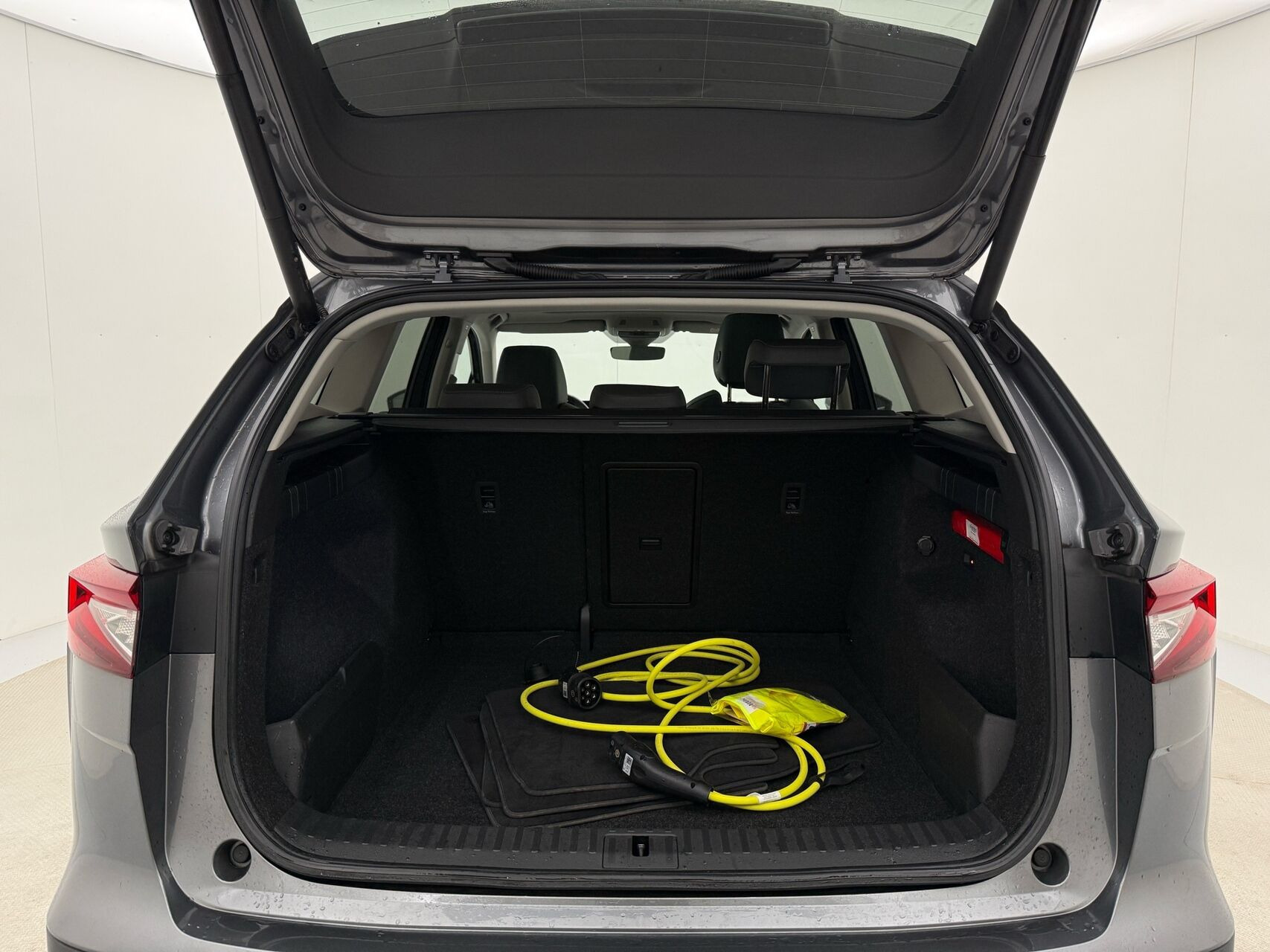 Grå Skoda Enyaq fra 2022