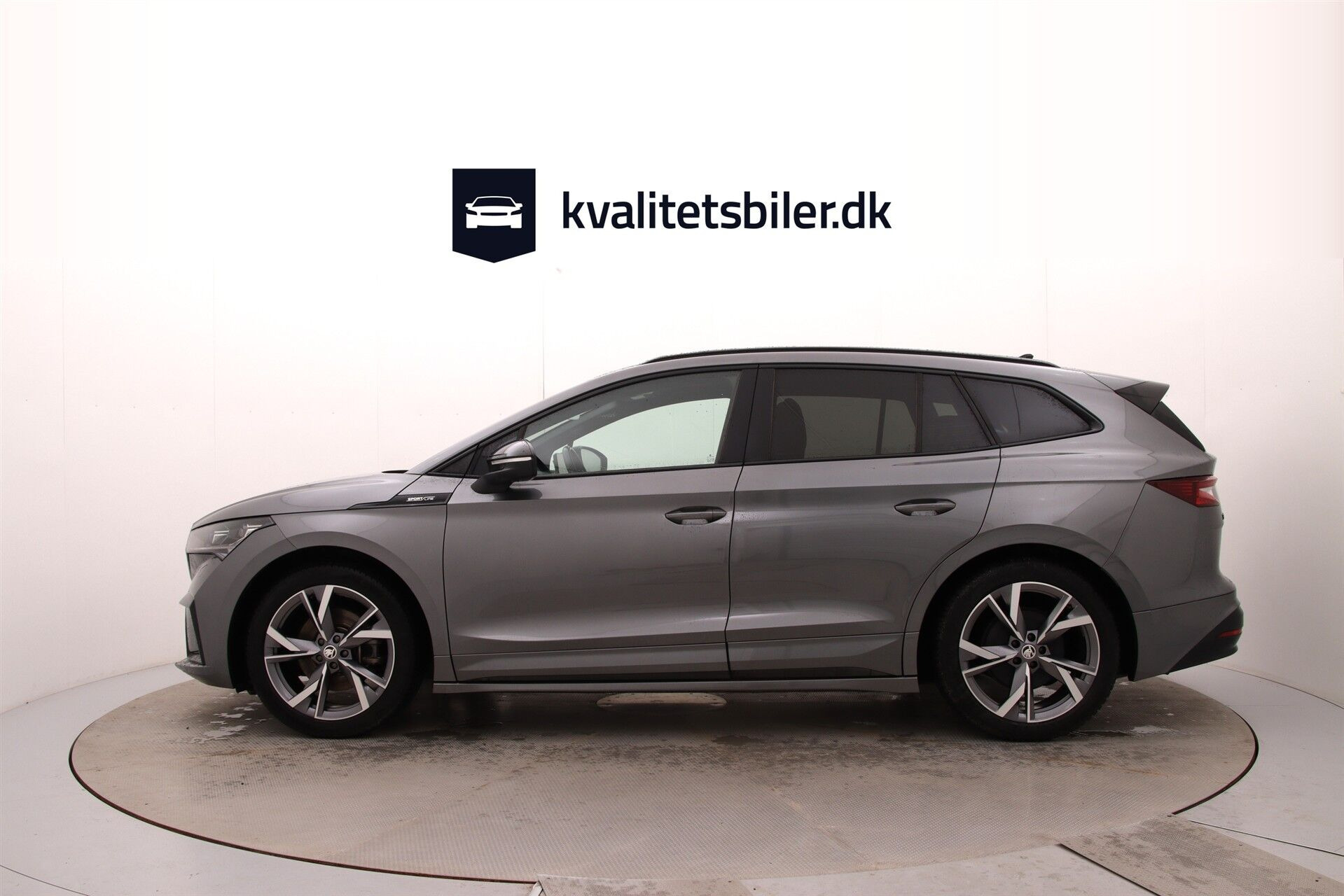 Grå Skoda Enyaq fra 2023