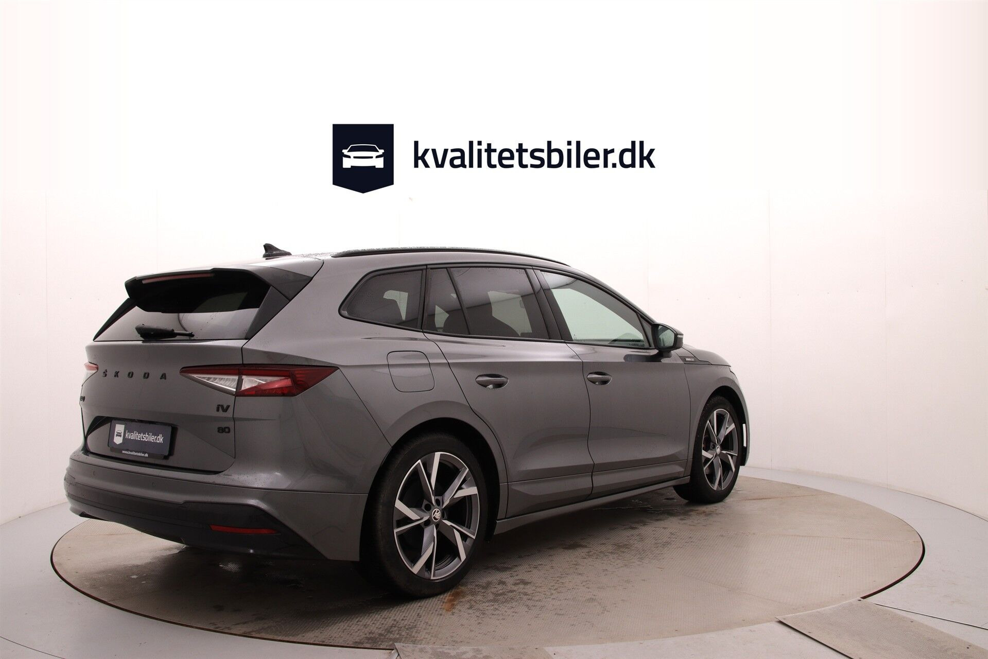 Grå Skoda Enyaq fra 2023
