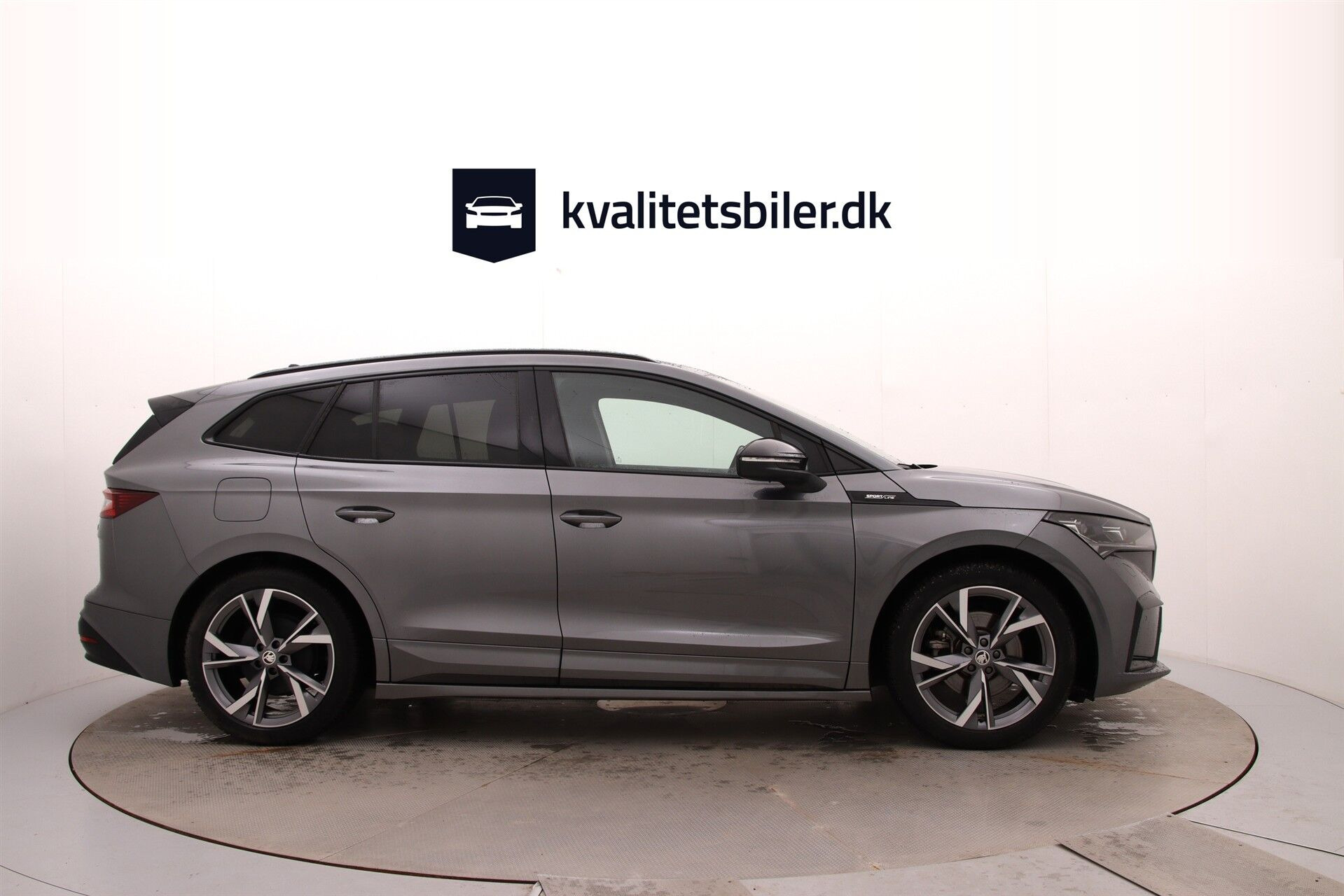 Grå Skoda Enyaq fra 2023