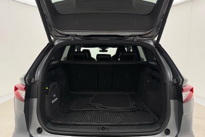 Grå Skoda Enyaq fra 2023
