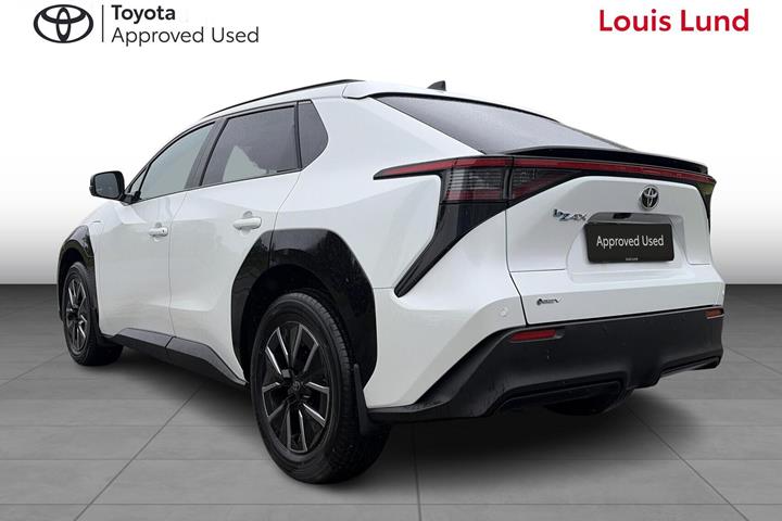 Hvid Toyota BZ4X fra 2026