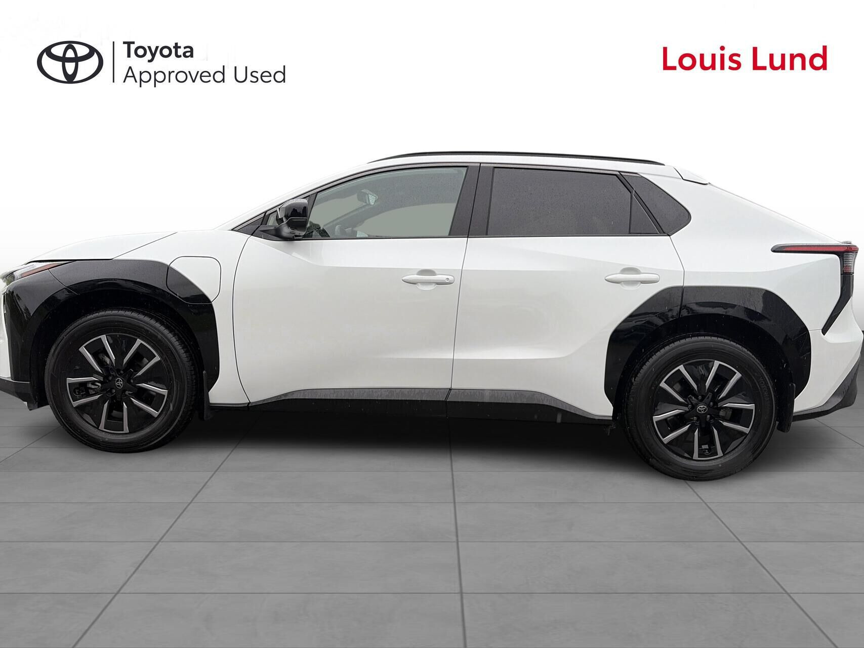 Hvid Toyota BZ4X fra 2026