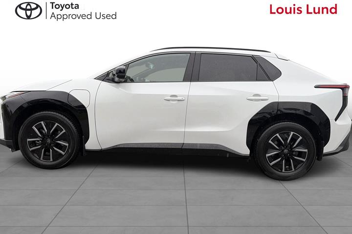 Hvid Toyota BZ4X fra 2026