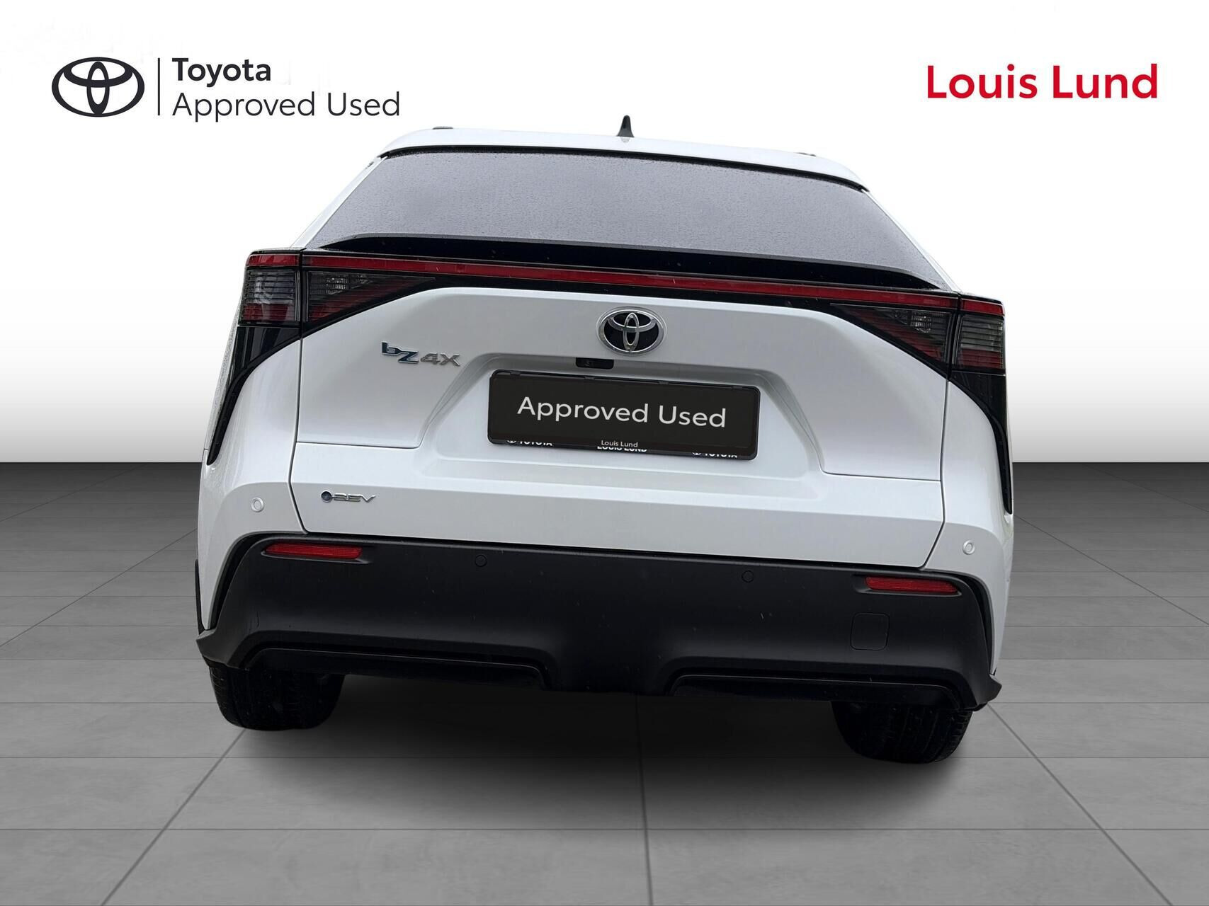 Hvid Toyota BZ4X fra 2026