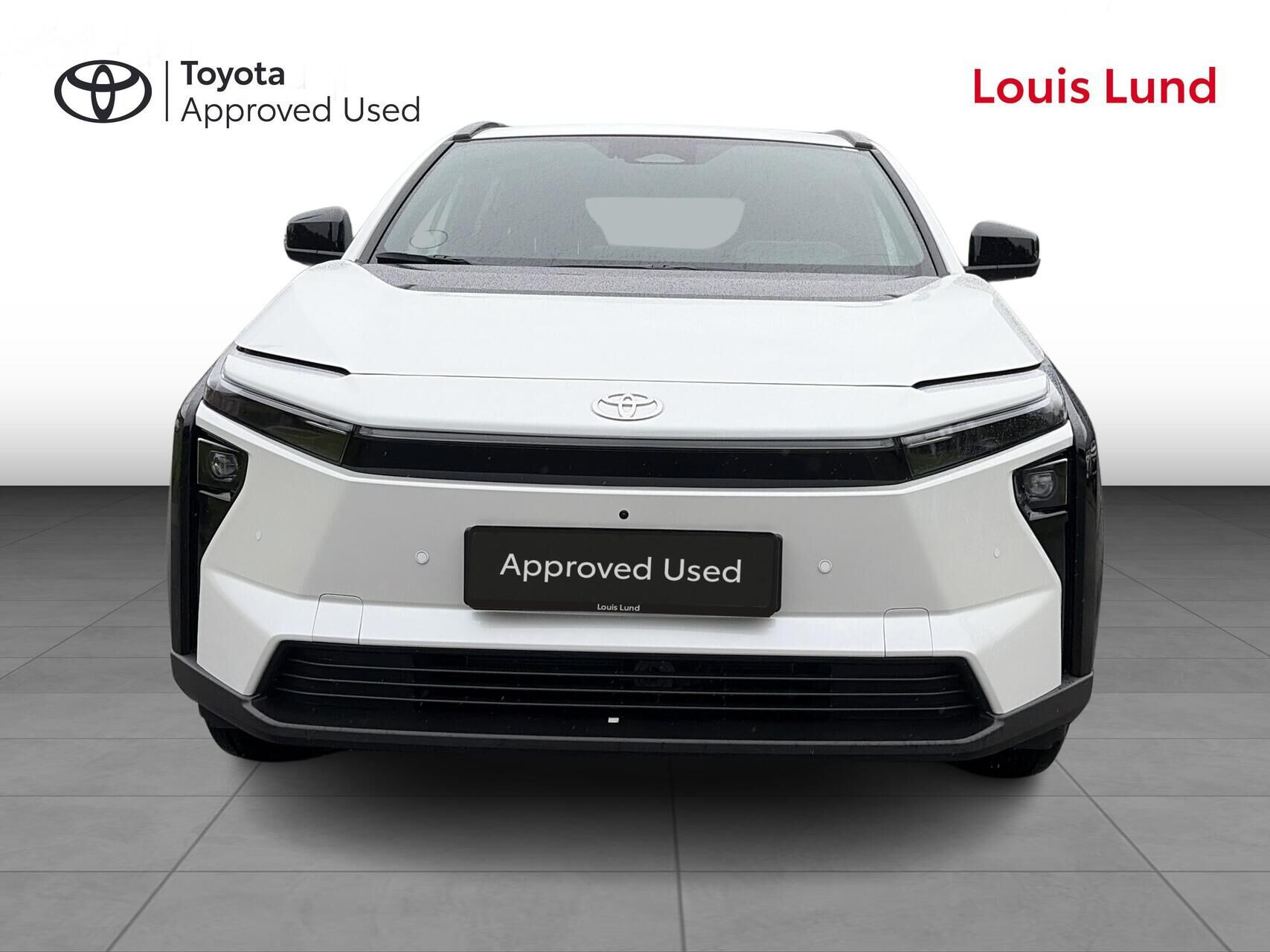 Hvid Toyota BZ4X fra 2026