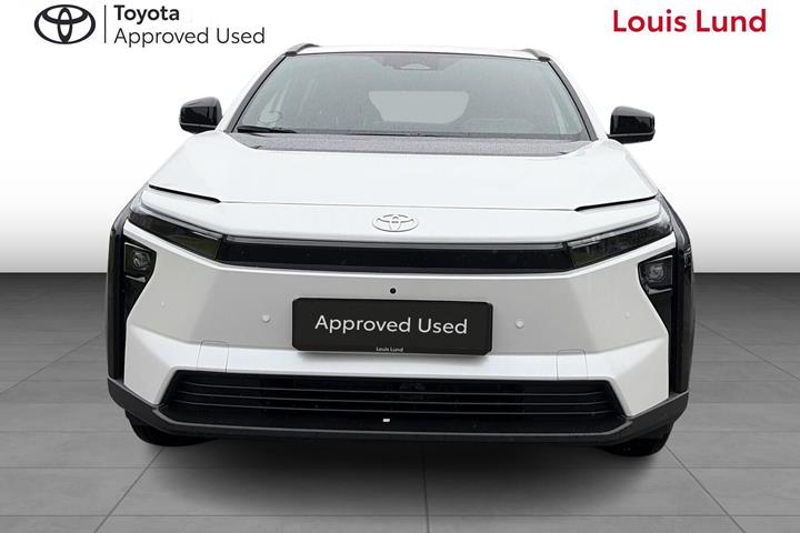 Hvid Toyota BZ4X fra 2026