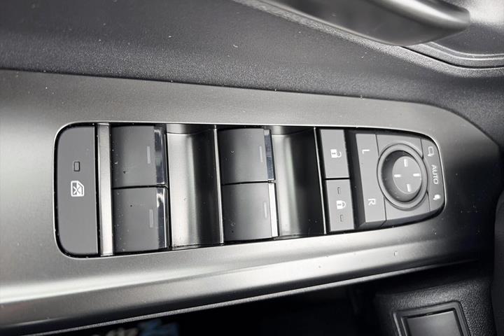 Hvid Toyota BZ4X fra 2026