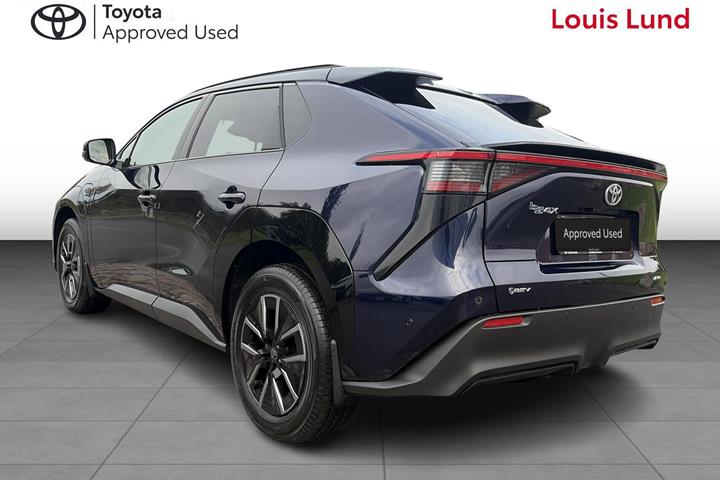 Blå Toyota BZ4X fra 2026