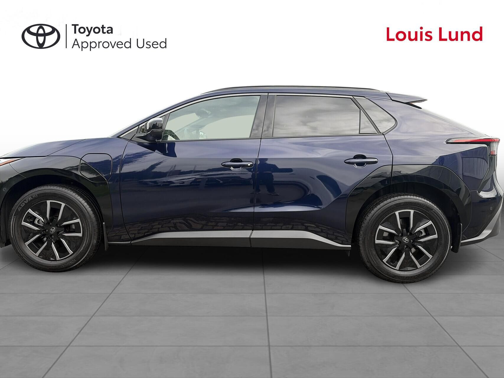 Blå Toyota BZ4X fra 2026