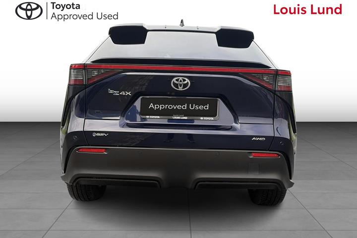 Blå Toyota BZ4X fra 2026