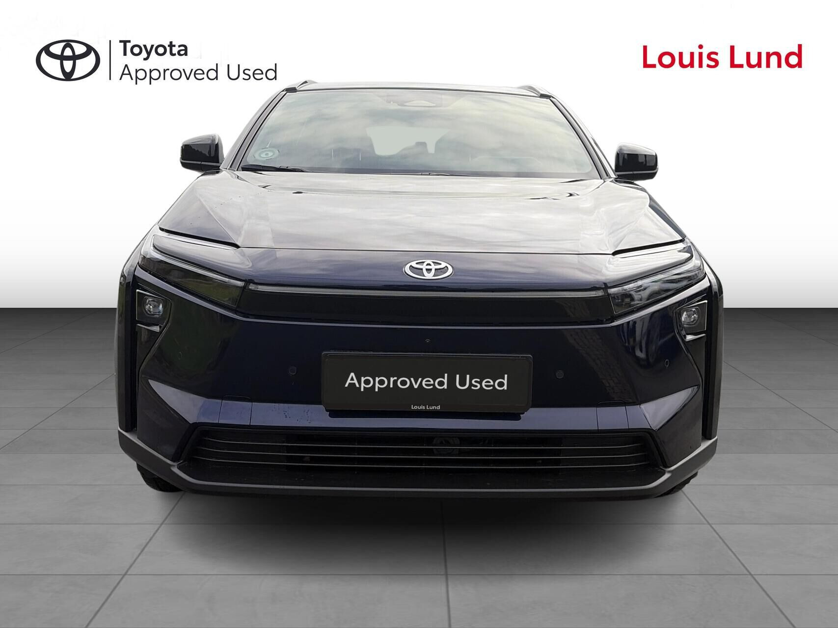 Blå Toyota BZ4X fra 2026