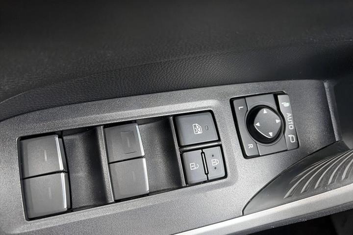 Sort Toyota RAV4 Plug-in fra 2021