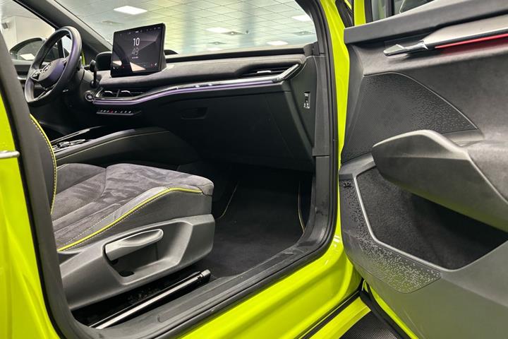 Grøn Skoda Enyaq fra 2023