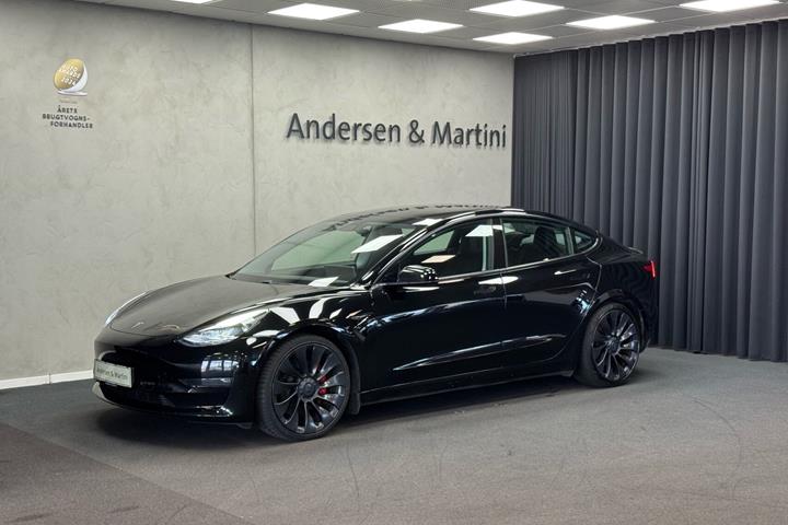 Sort Tesla Model 3 fra 2021