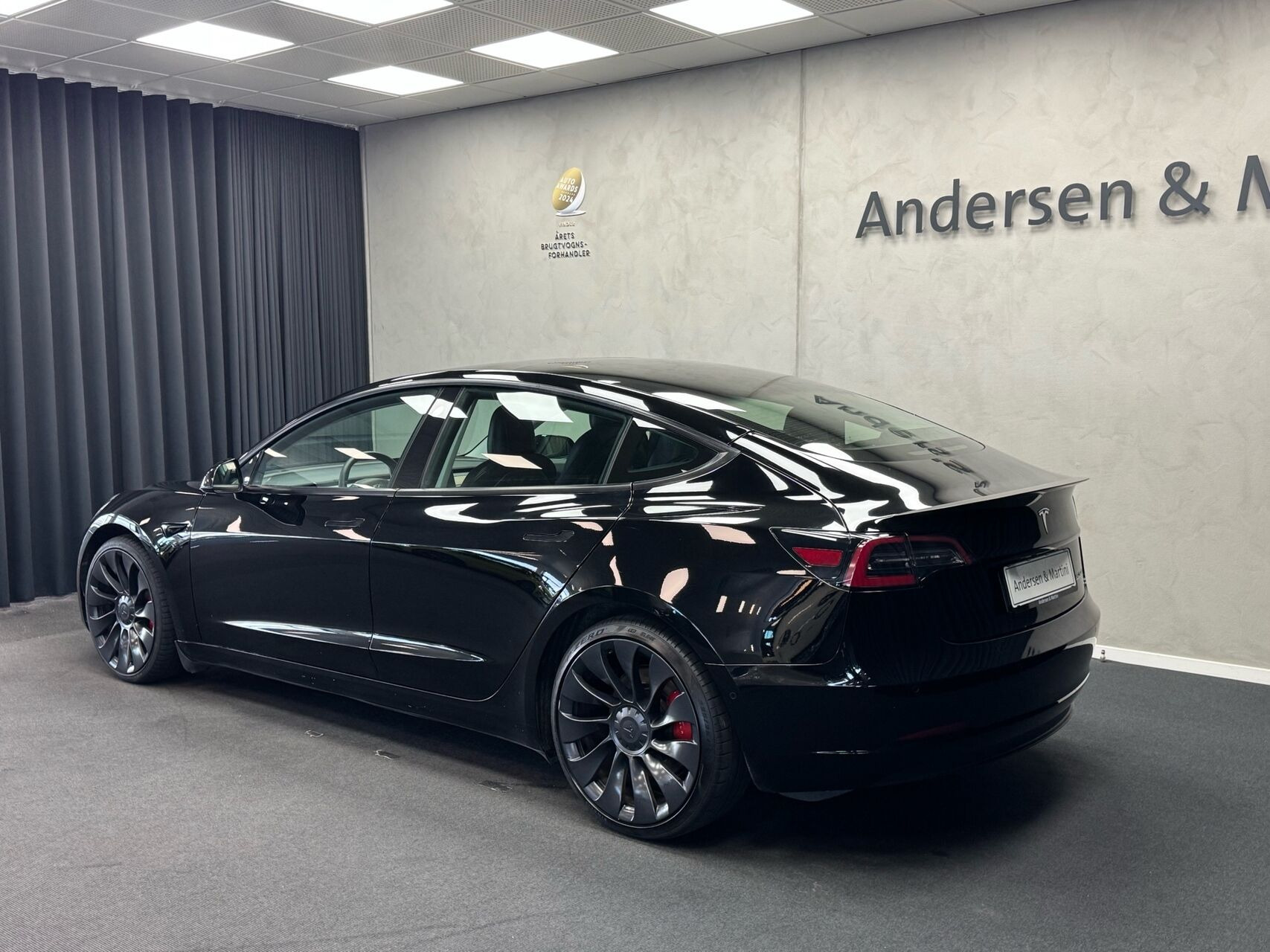 Sort Tesla Model 3 fra 2021