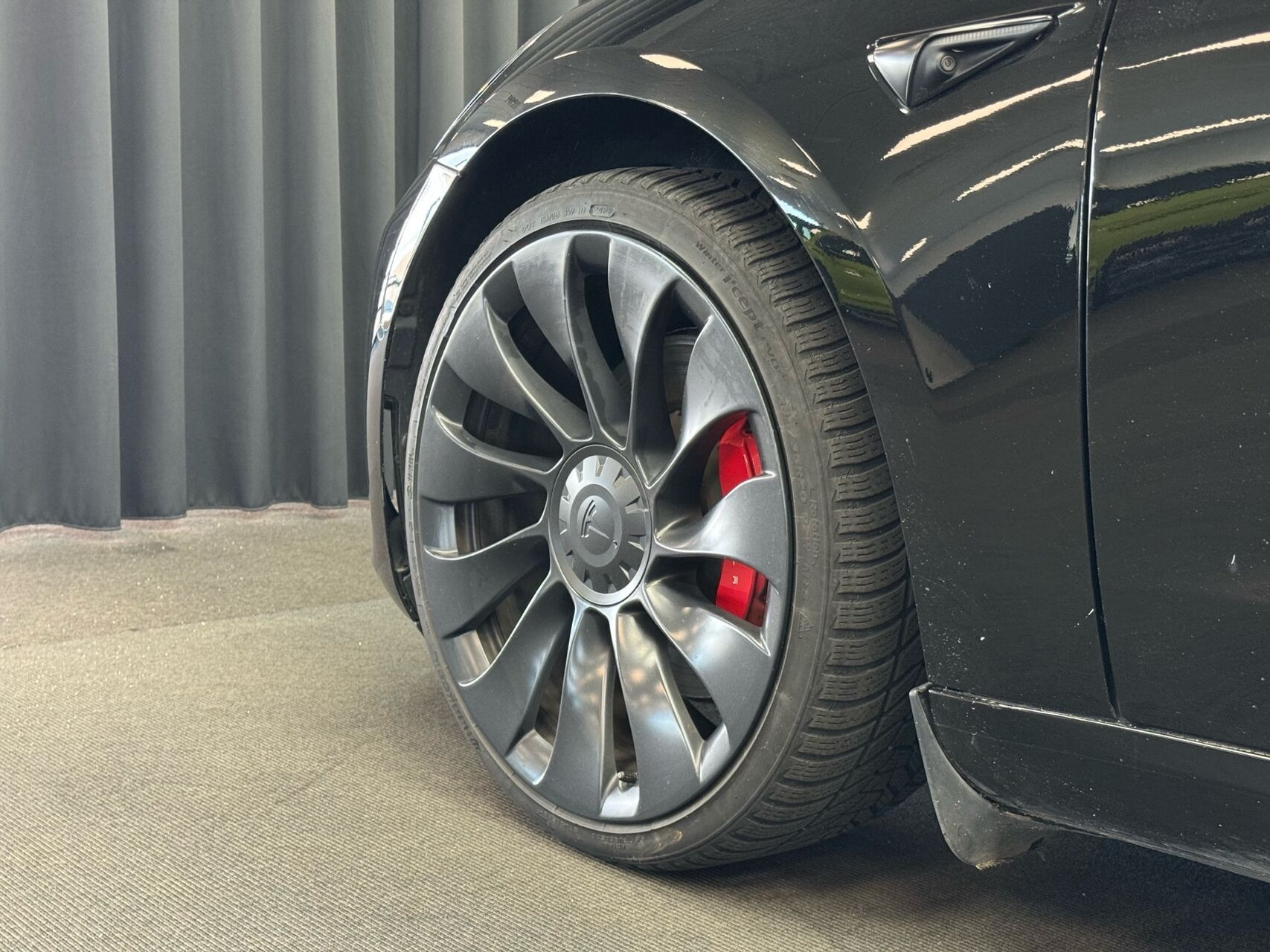 Sort Tesla Model 3 fra 2021