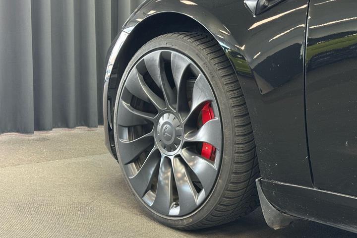 Sort Tesla Model 3 fra 2021