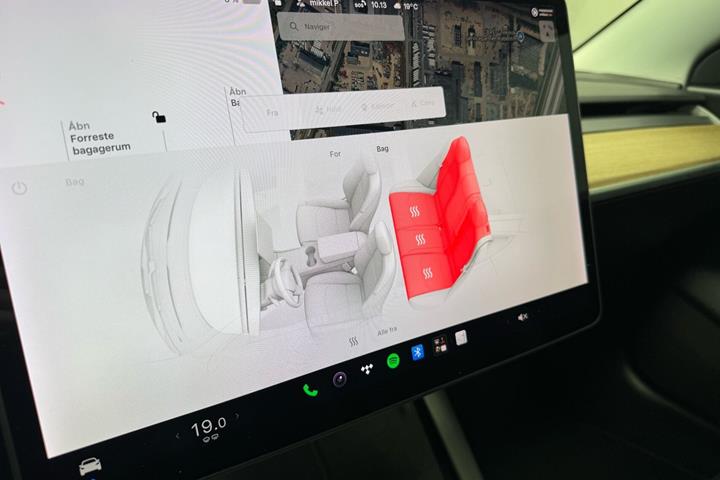 Sort Tesla Model 3 fra 2021