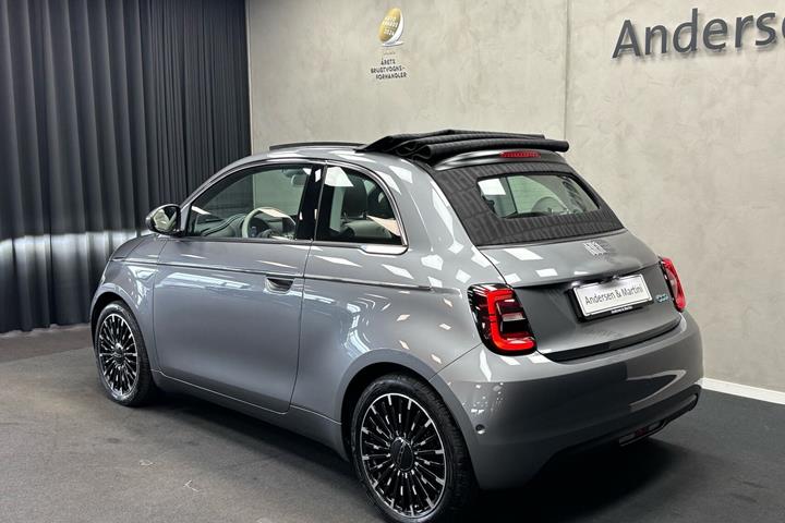 Grå Fiat 500e fra 2024