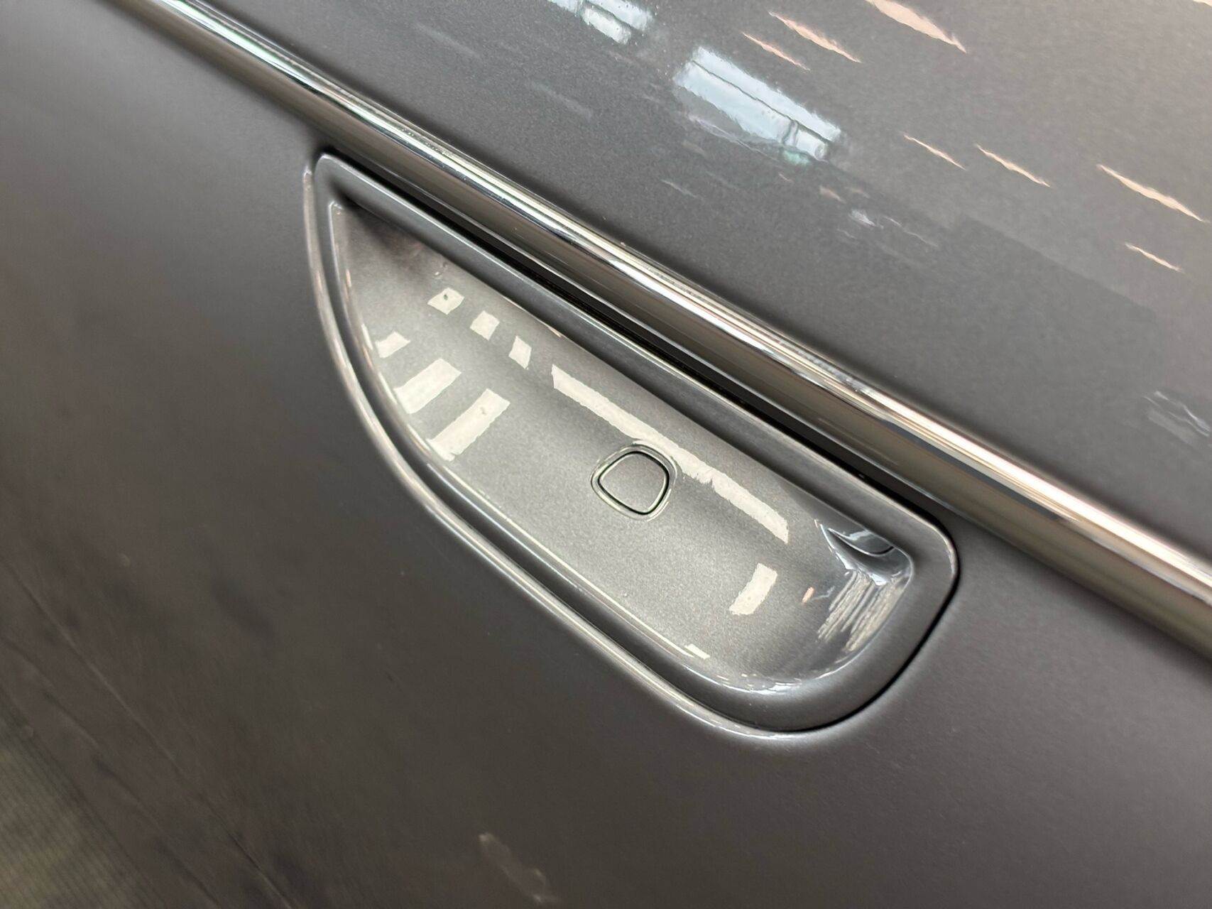 Grå Fiat 500e fra 2024