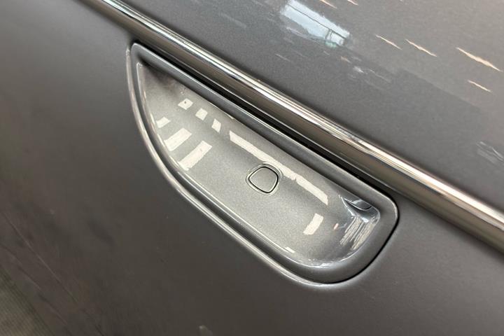 Grå Fiat 500e fra 2024