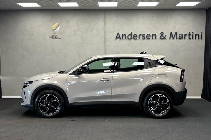Hvid Alfa Romeo Junior fra 2025