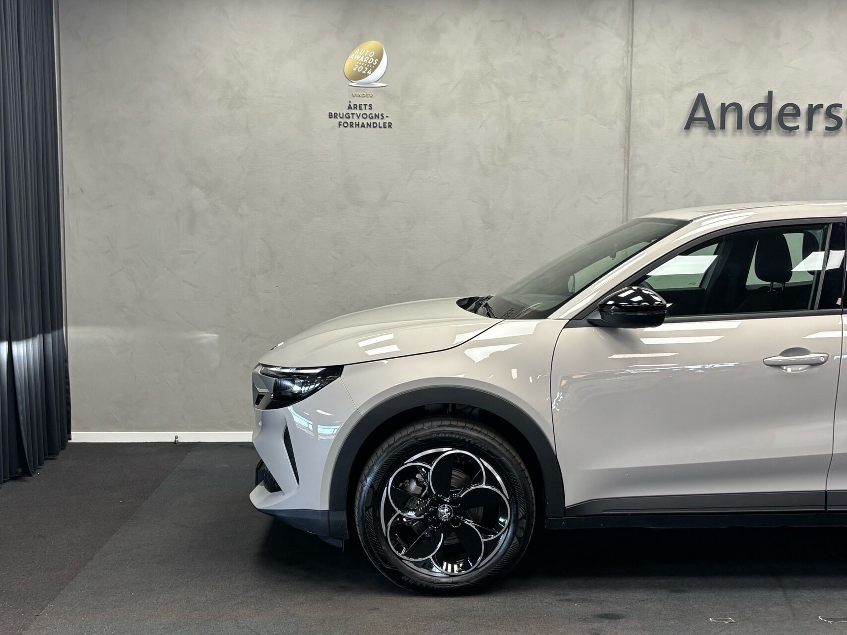 Hvid Alfa Romeo Junior fra 2025