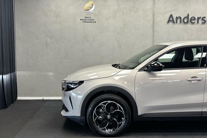 Hvid Alfa Romeo Junior fra 2025