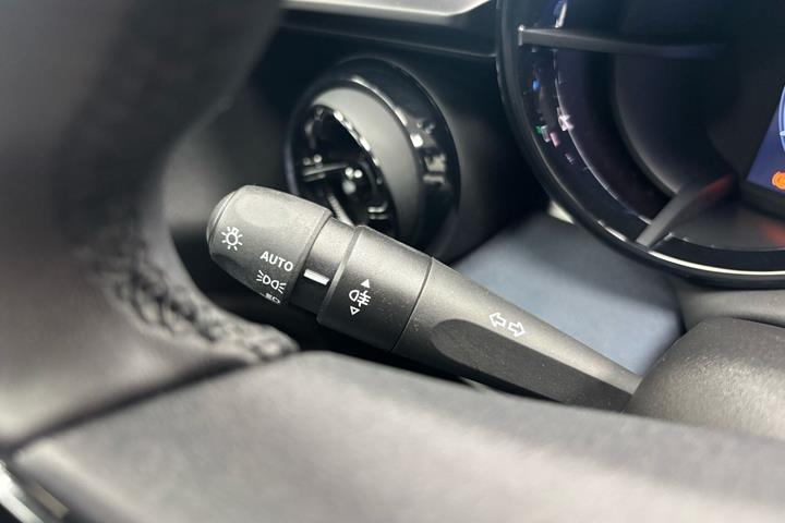 Hvid Alfa Romeo Junior fra 2025