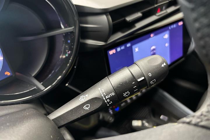 Hvid Alfa Romeo Junior fra 2025