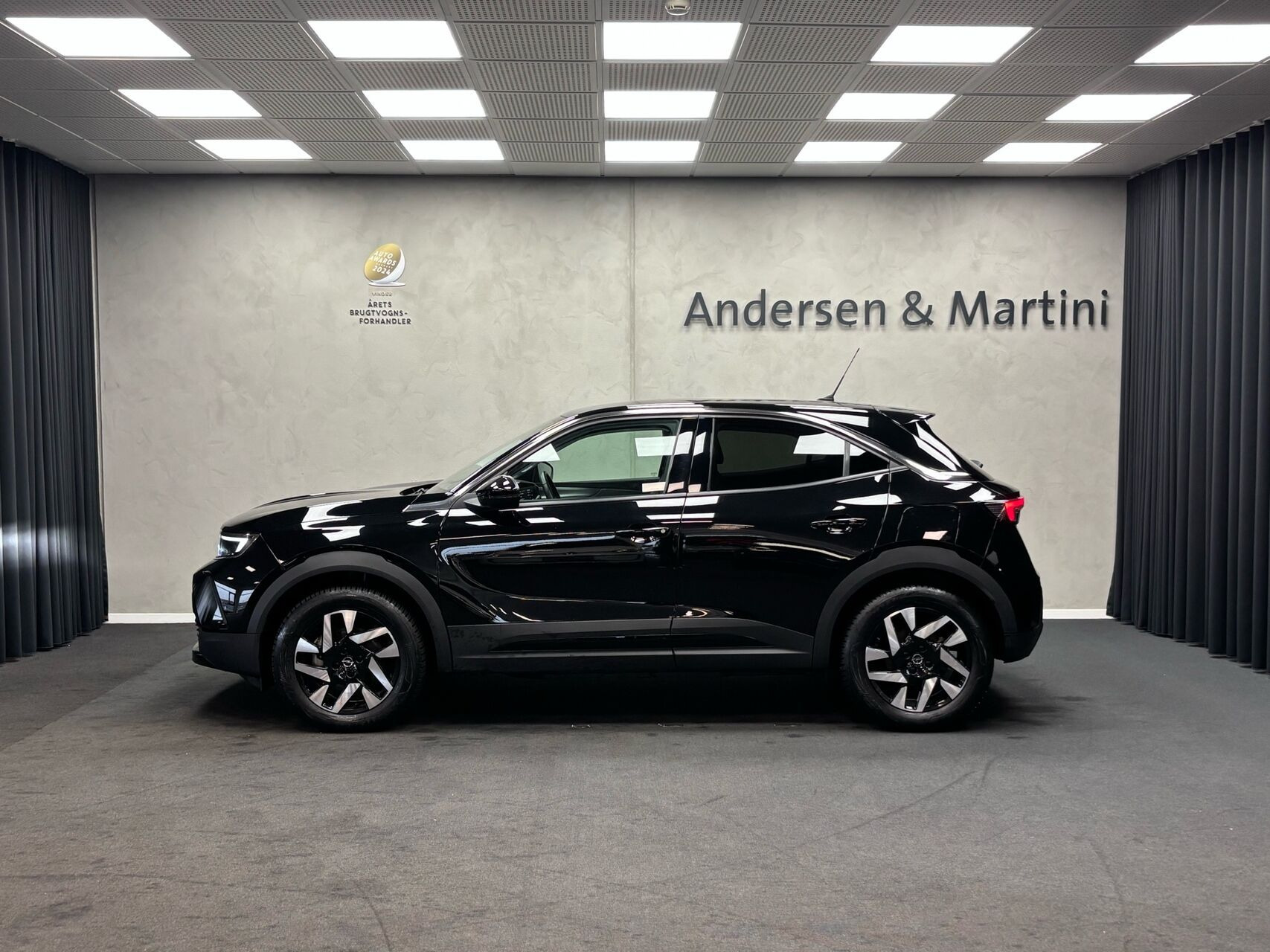 Sort Opel Mokka-e fra 2023